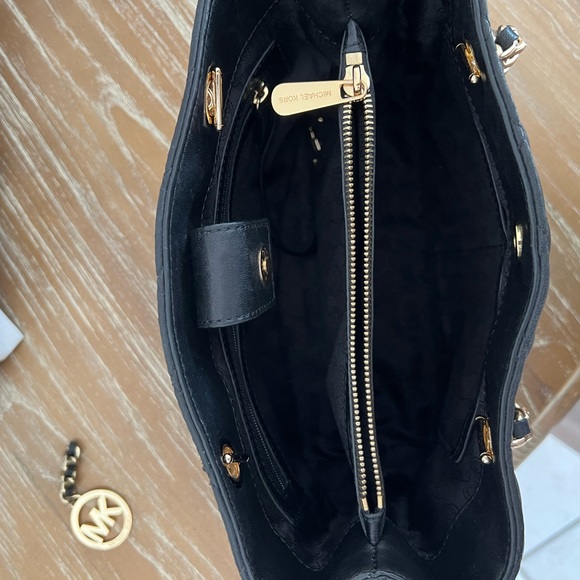 Michael Kors Black Leather Quilted tote - Picture 11 of 16